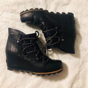 Sorel Lace Up Leather Boots 9.5